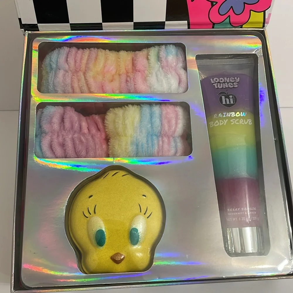 Looney Tunes x Hi Peach Layne Tweety Spa Gift Set